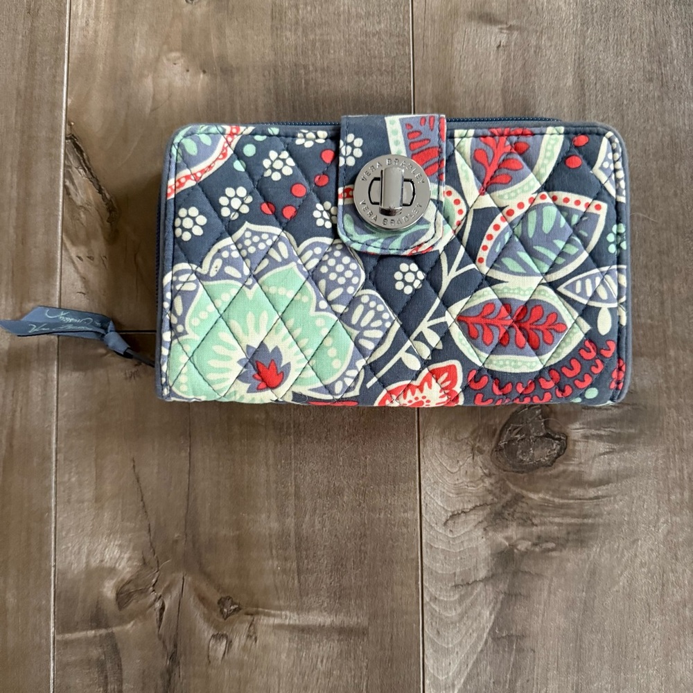 Vera Bradley Nomadic Floral Iconic RFID Turnlock Clutch Wallet Quilted Large